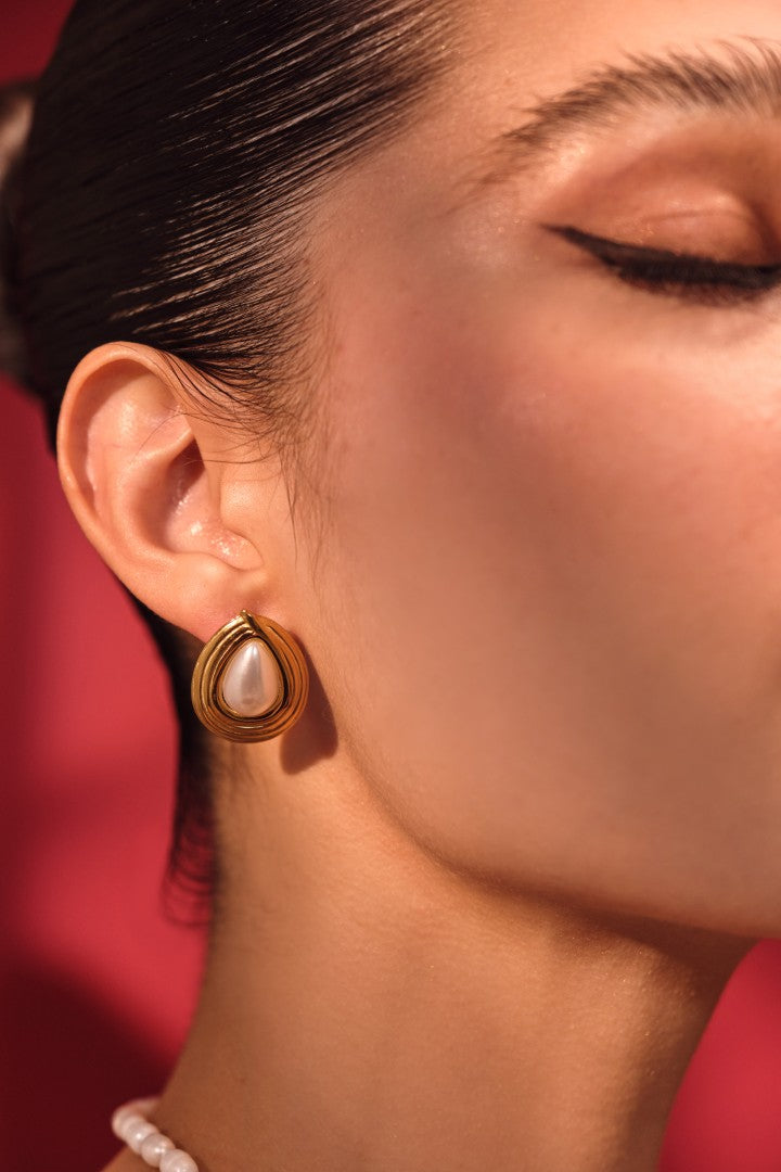 Eterna Teardrop Studs